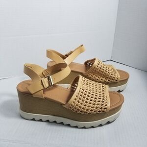 UNIVERSAL THREAD WEDGE SANDALS SIZE 8